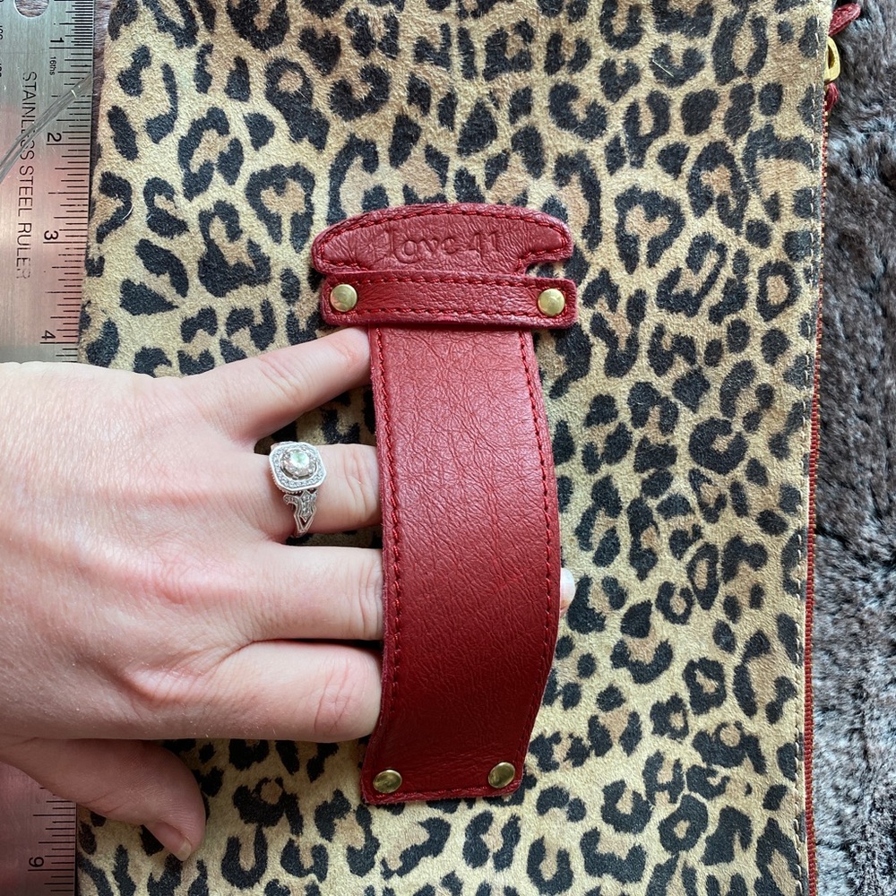 Love 41 Clutch